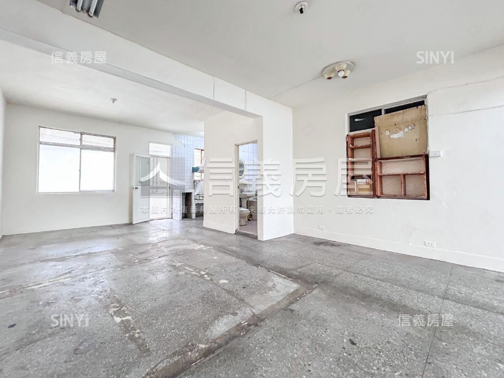 商業地近後山埤站公寓二樓房屋室內格局與周邊環境