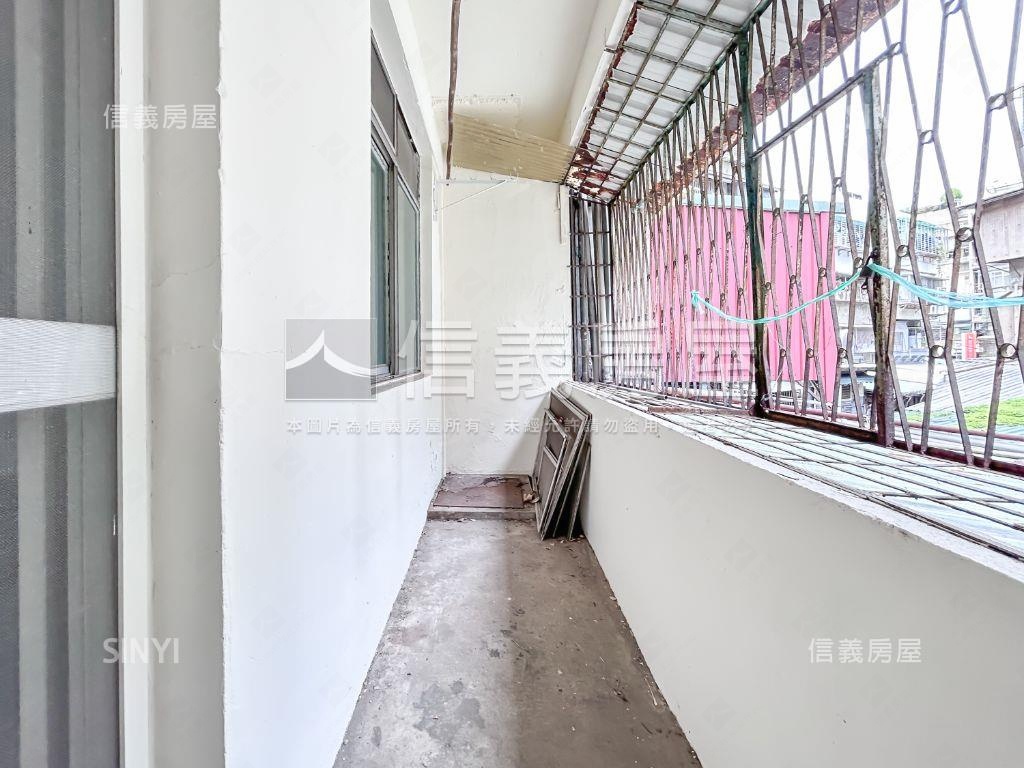 商業地近後山埤站公寓二樓房屋室內格局與周邊環境