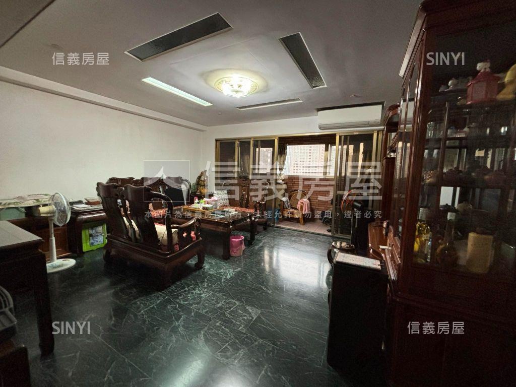 板橋車站高樓景觀四房房屋室內格局與周邊環境