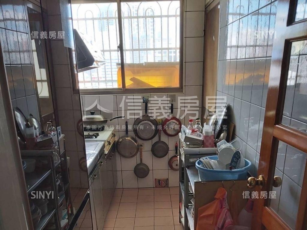板橋車站高樓景觀四房房屋室內格局與周邊環境