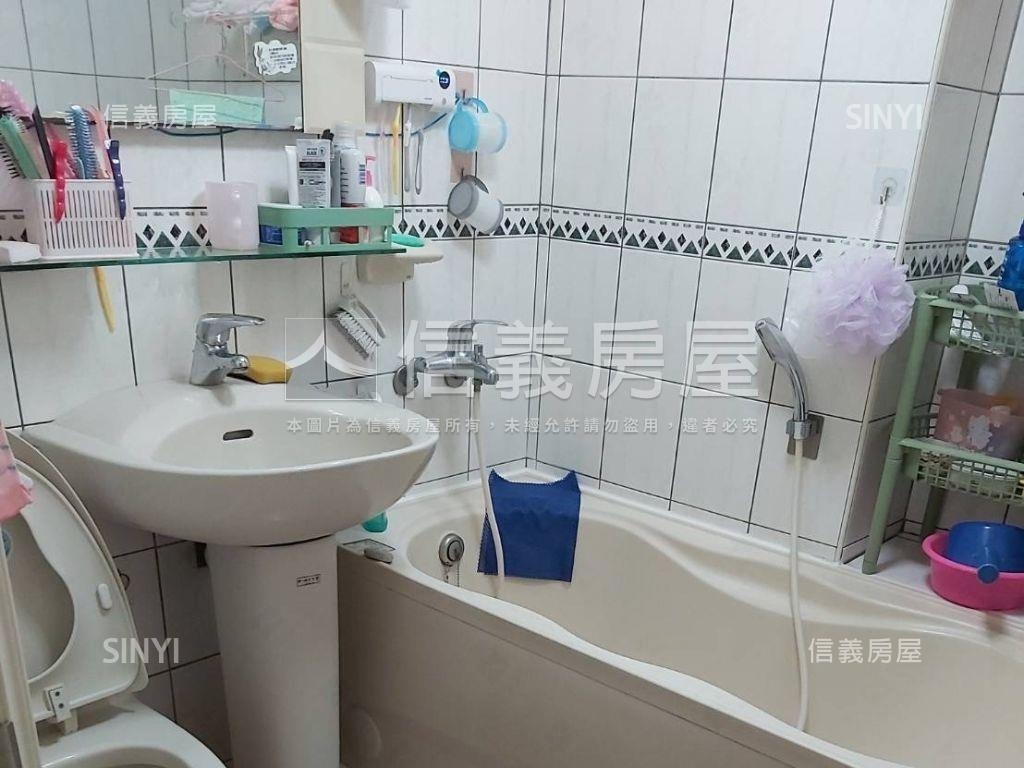 板橋車站高樓景觀四房房屋室內格局與周邊環境