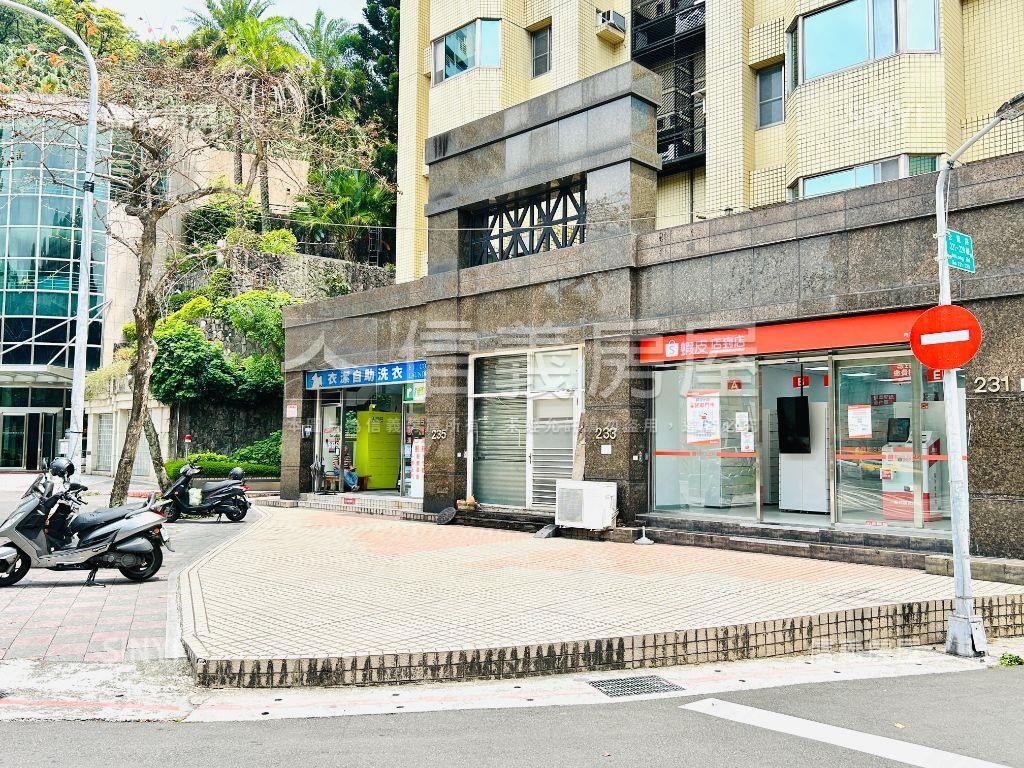 內湖三角窗大面寬金店房屋室內格局與周邊環境
