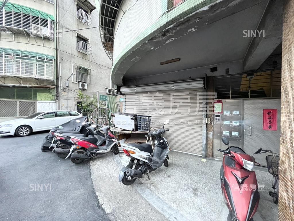 鷺江街三角窗可停兩台車房屋室內格局與周邊環境