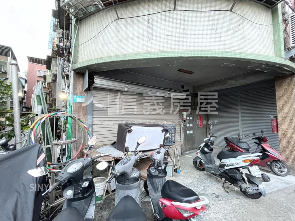 鷺江街三角窗可停兩台車房屋室內格局與周邊環境