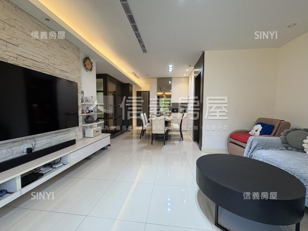 伯爵晶鑽美２房房屋室內格局與周邊環境