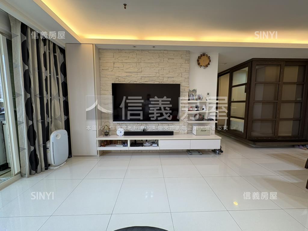 伯爵晶鑽美２房房屋室內格局與周邊環境