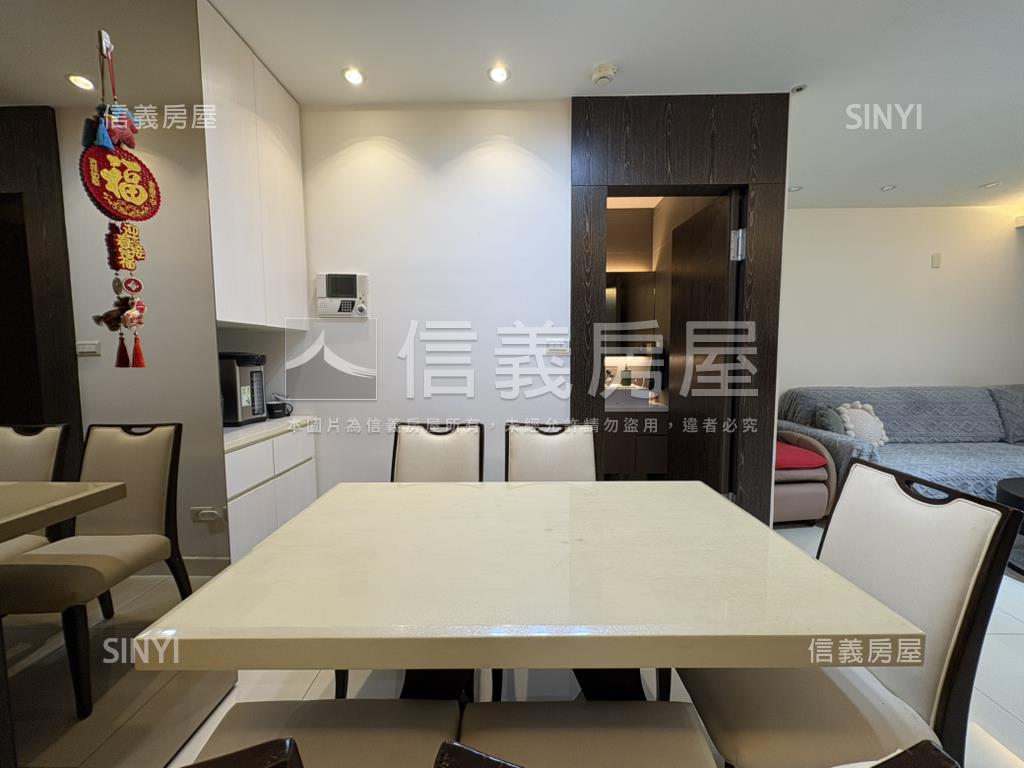 伯爵晶鑽美２房房屋室內格局與周邊環境