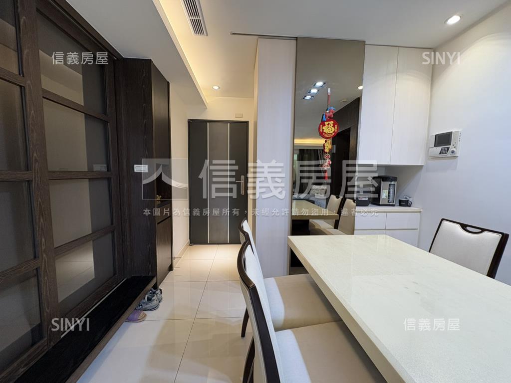 伯爵晶鑽美２房房屋室內格局與周邊環境