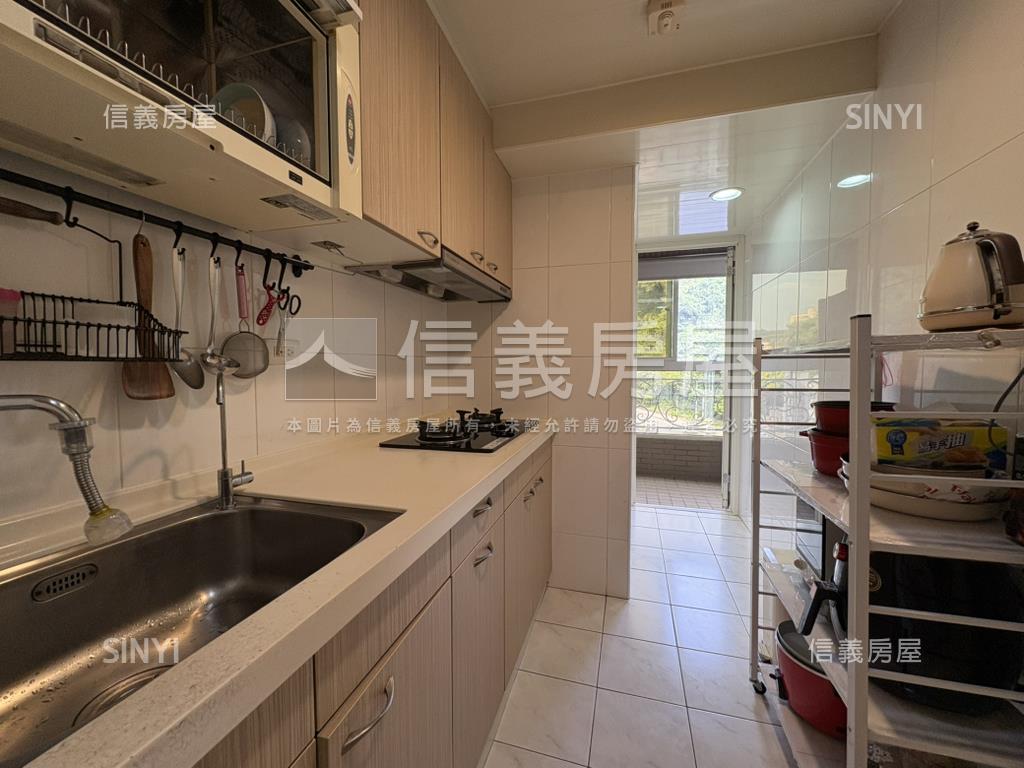 伯爵晶鑽美２房房屋室內格局與周邊環境