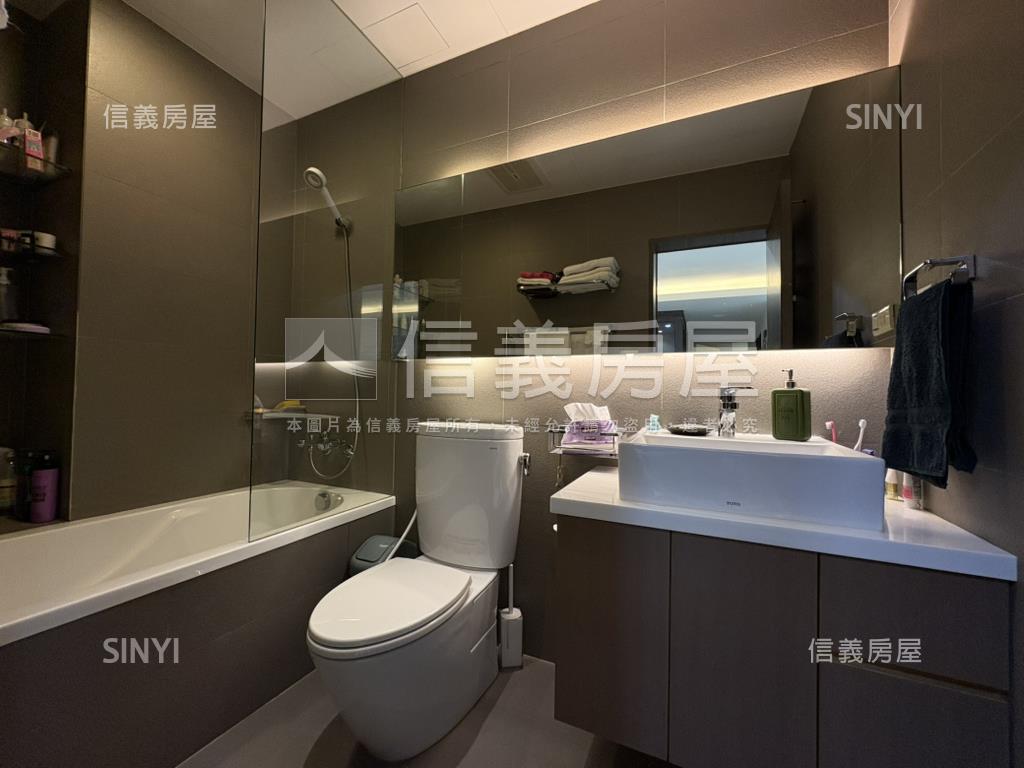 伯爵晶鑽美２房房屋室內格局與周邊環境