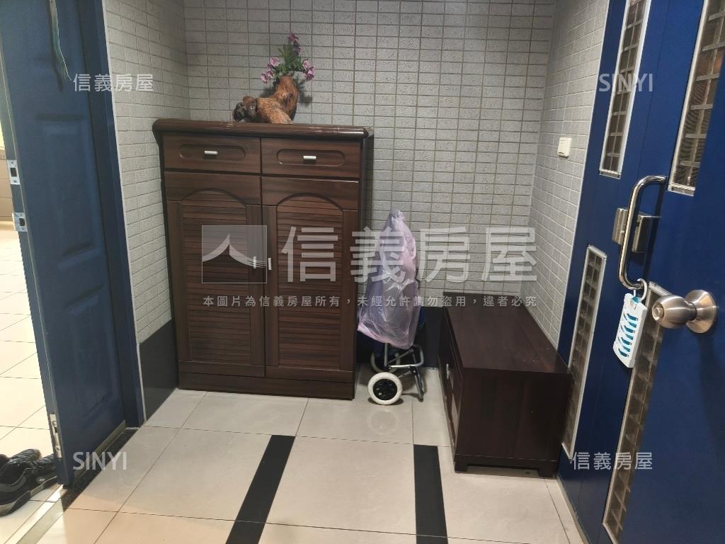 近美麗島捷運高樓３房平車房屋室內格局與周邊環境