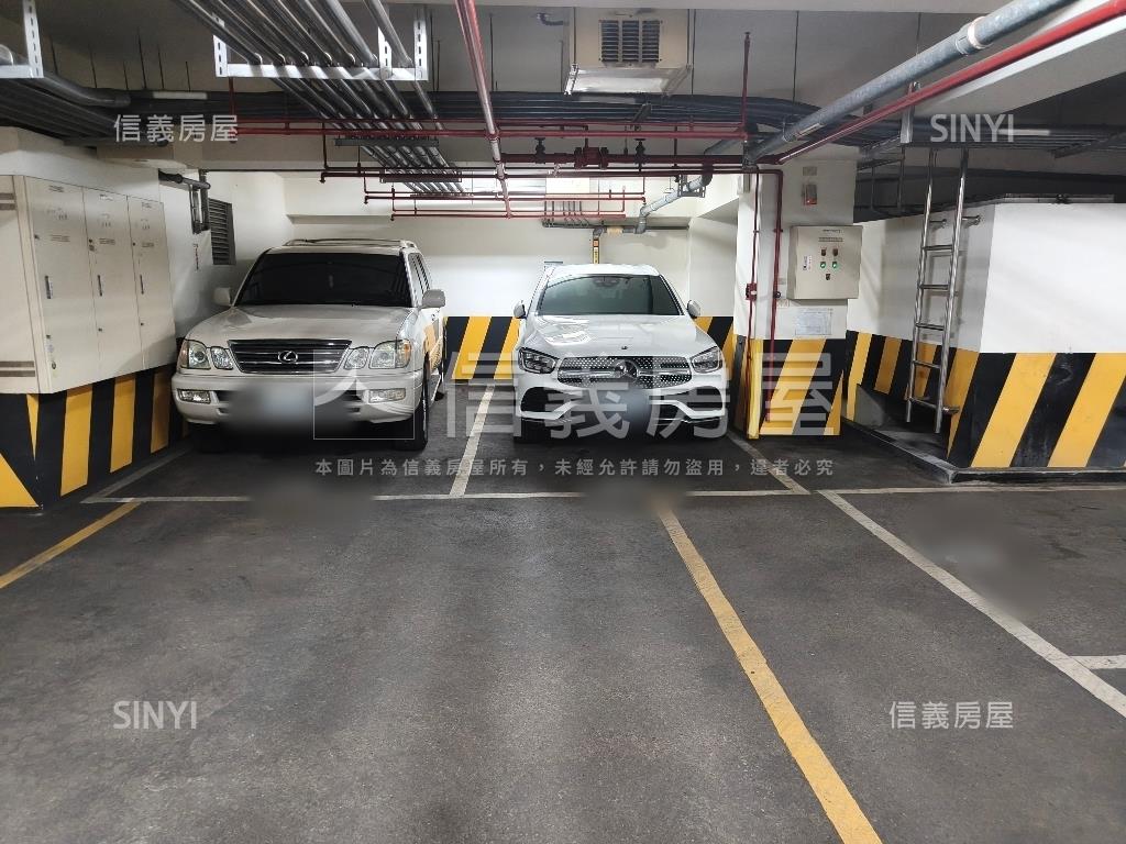 近美麗島捷運高樓３房平車房屋室內格局與周邊環境