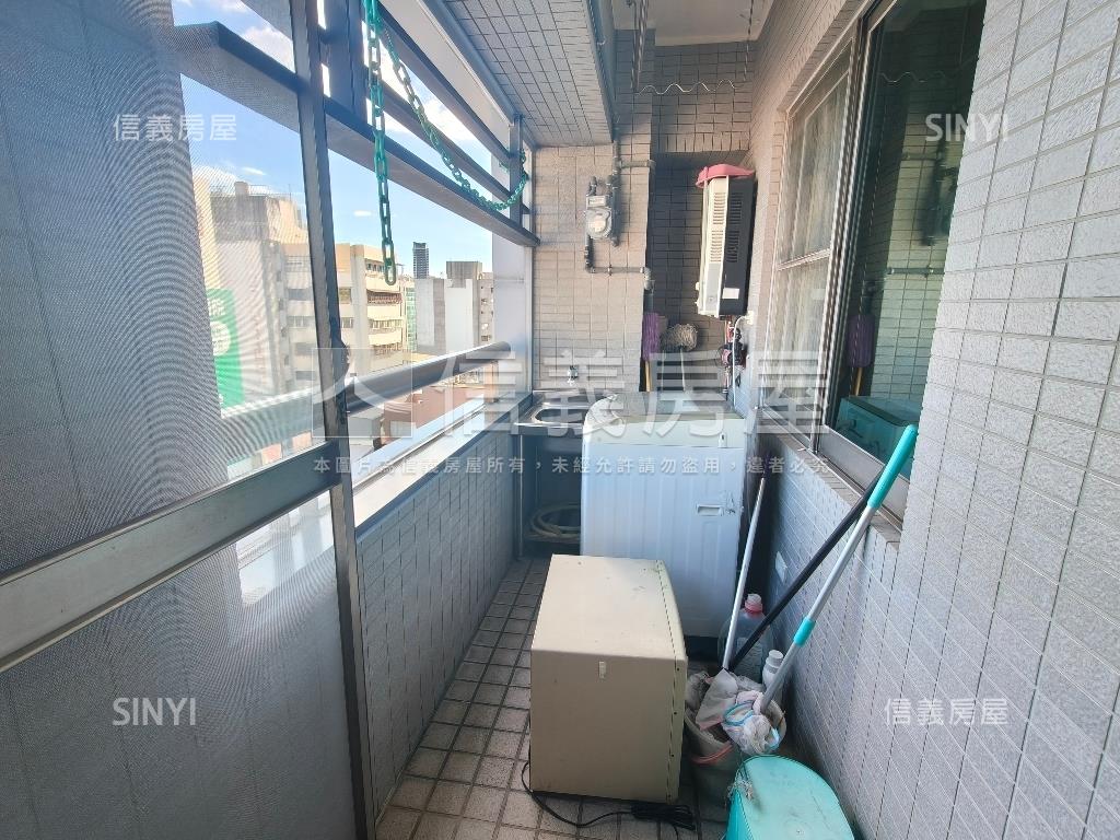 近美麗島捷運高樓３房平車房屋室內格局與周邊環境