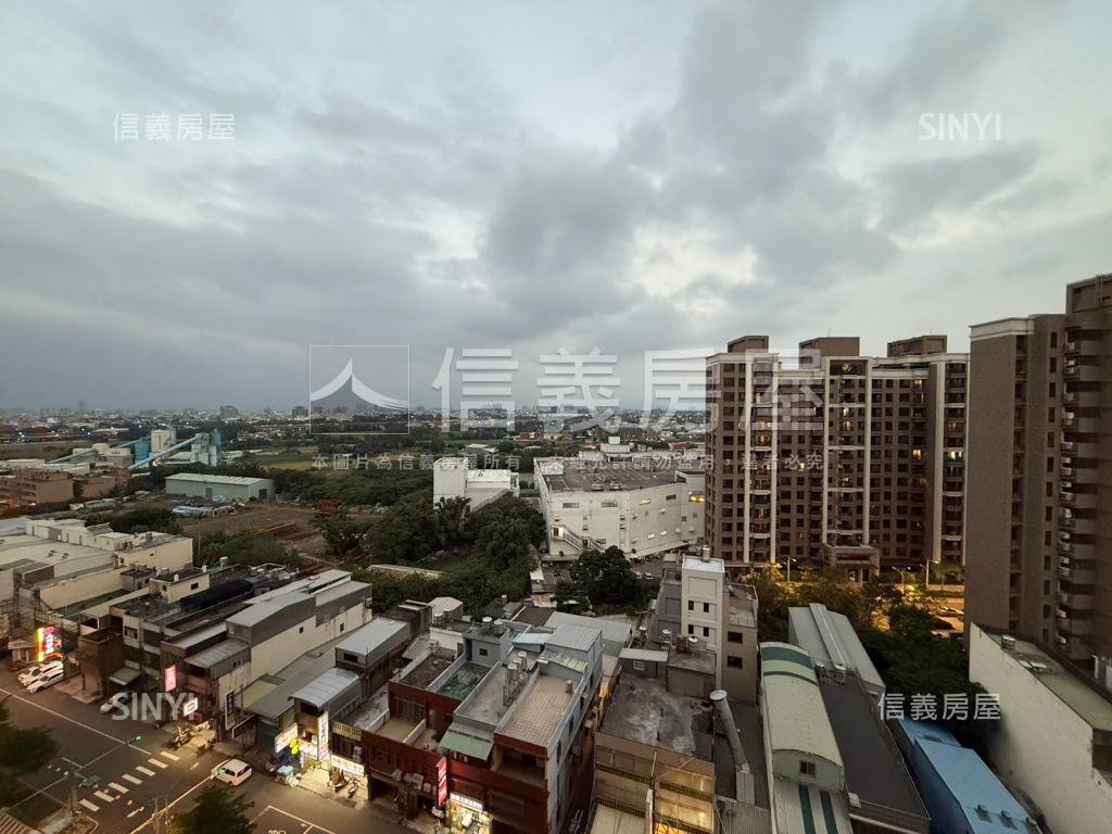 南勢指標精美三房車位房屋室內格局與周邊環境