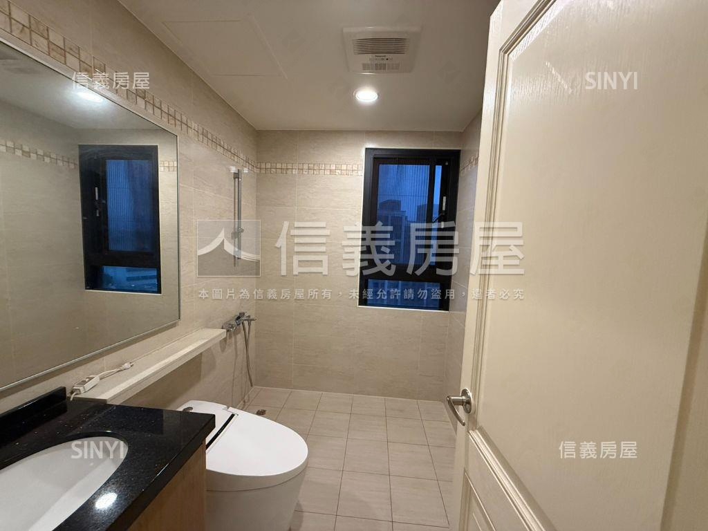 南勢指標精美三房車位房屋室內格局與周邊環境