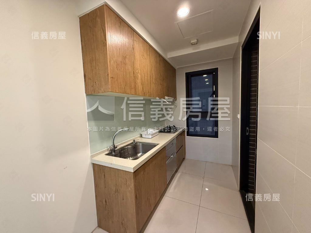 南勢指標精美三房車位房屋室內格局與周邊環境