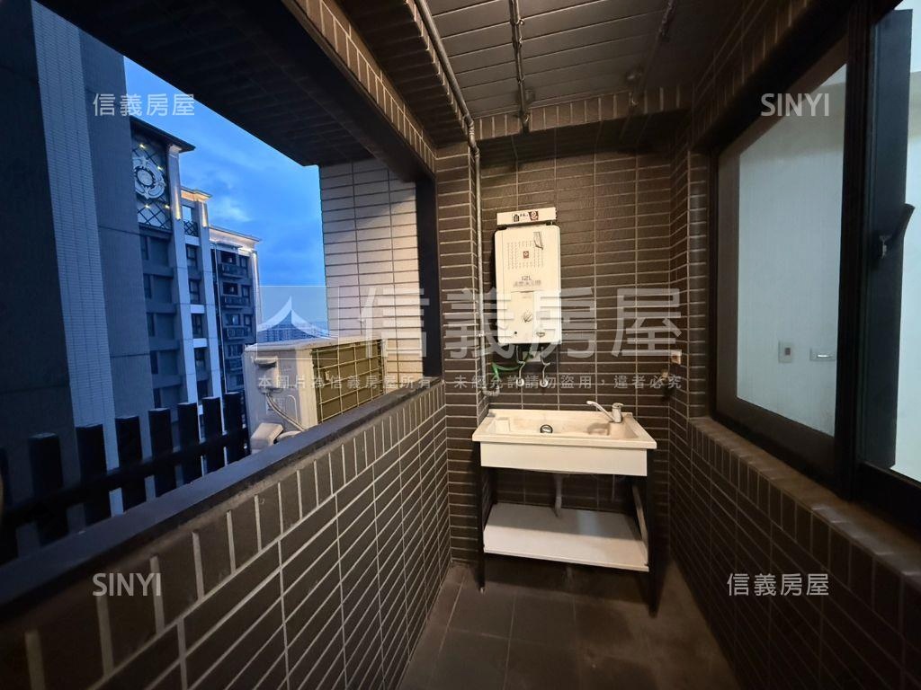 南勢指標精美三房車位房屋室內格局與周邊環境