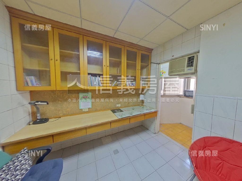楠梓巷弄近商圈溫馨大四房房屋室內格局與周邊環境