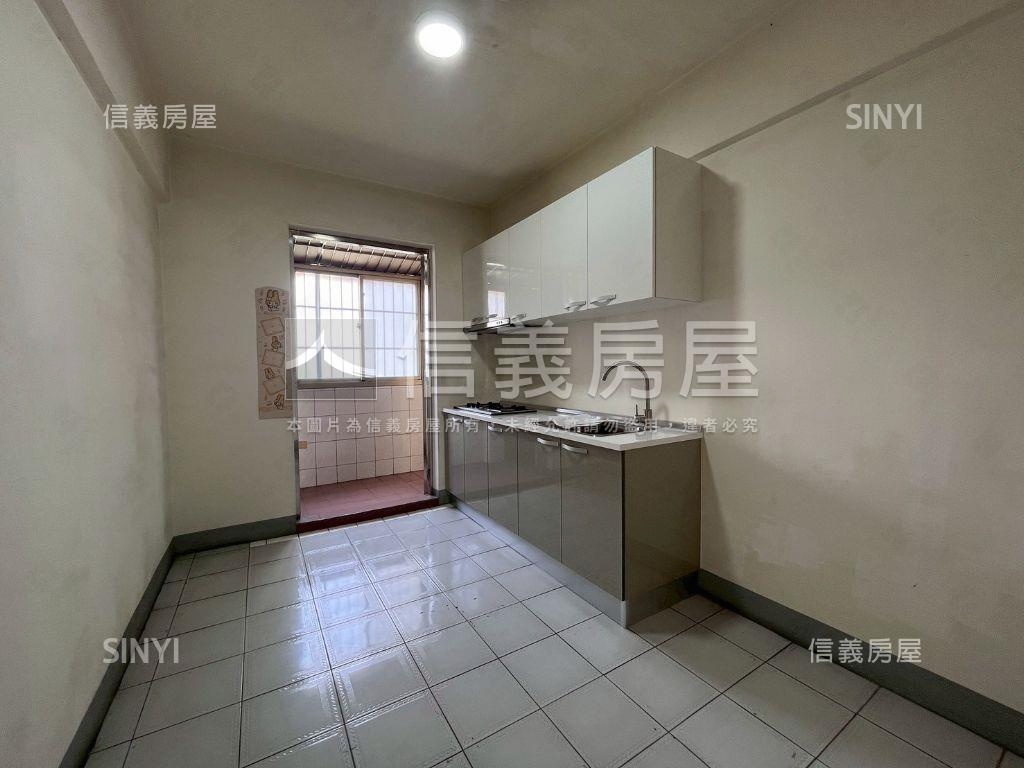 楠梓巷弄近商圈溫馨大四房房屋室內格局與周邊環境