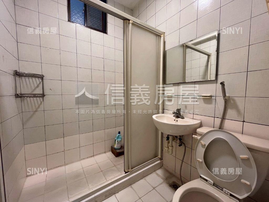 楠梓巷弄近商圈溫馨大四房房屋室內格局與周邊環境