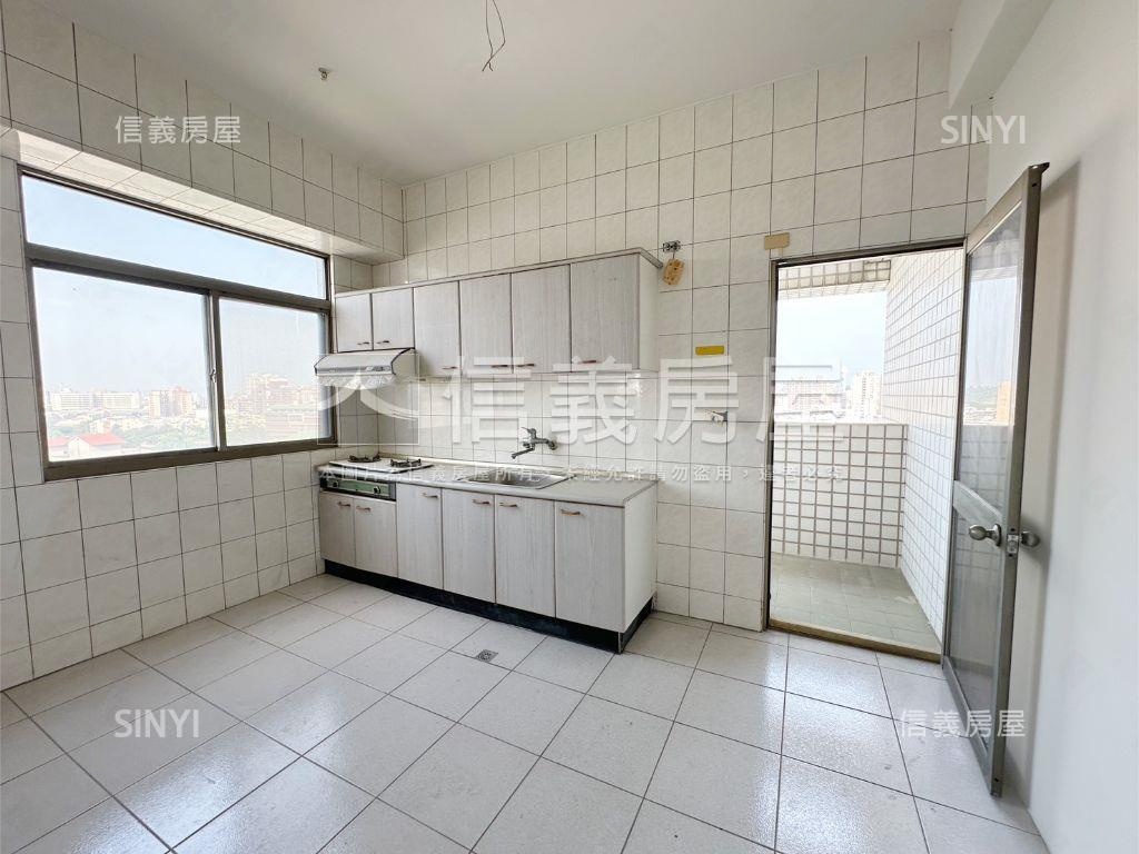 近文藻大坪數高樓五房房屋室內格局與周邊環境