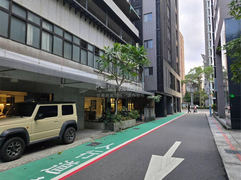 青田．八十里機械車位房屋室內格局與周邊環境