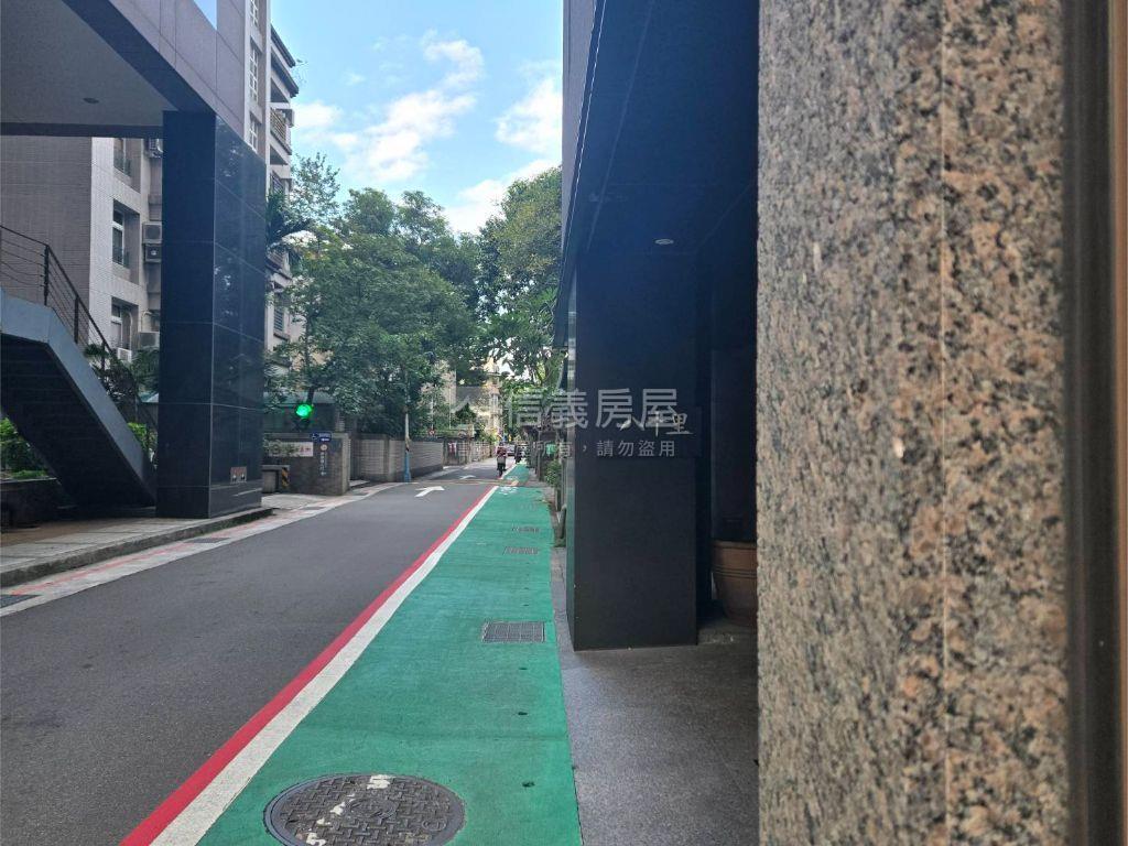 青田．八十里機械車位房屋室內格局與周邊環境