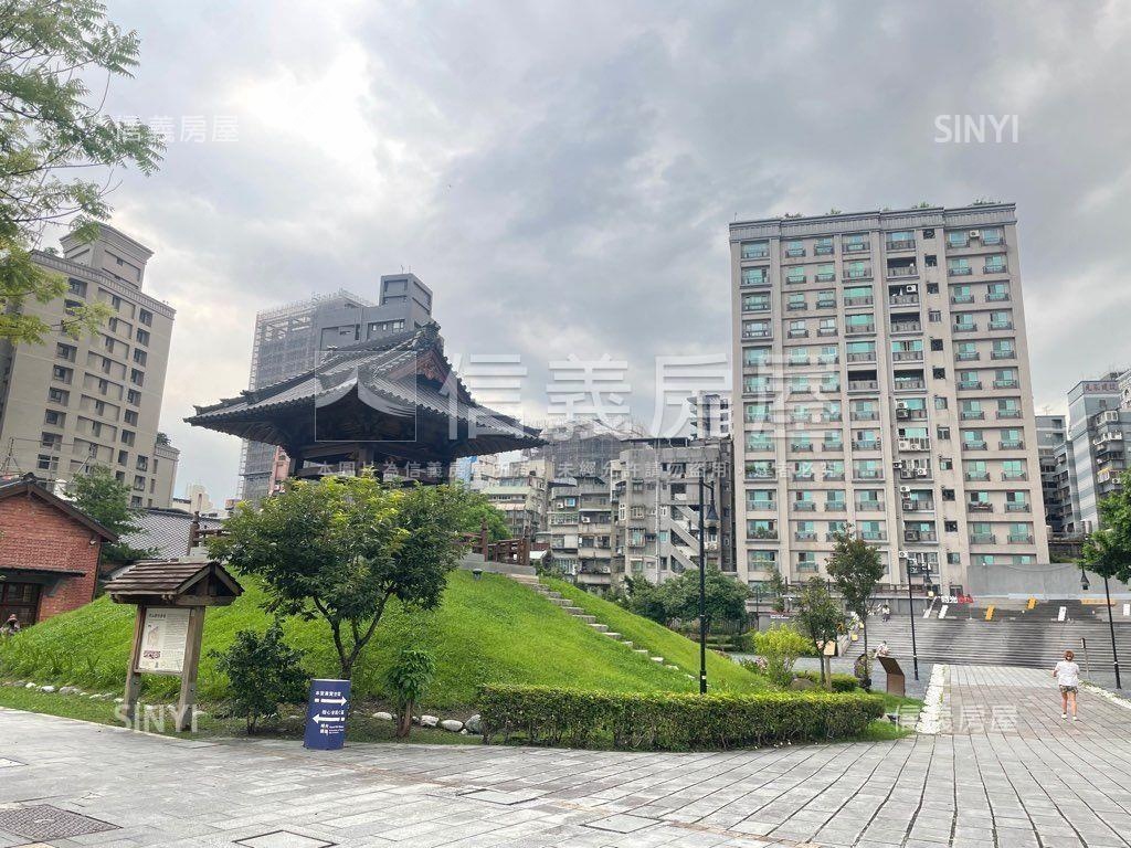 近捷運景觀時尚大器客廳房屋室內格局與周邊環境