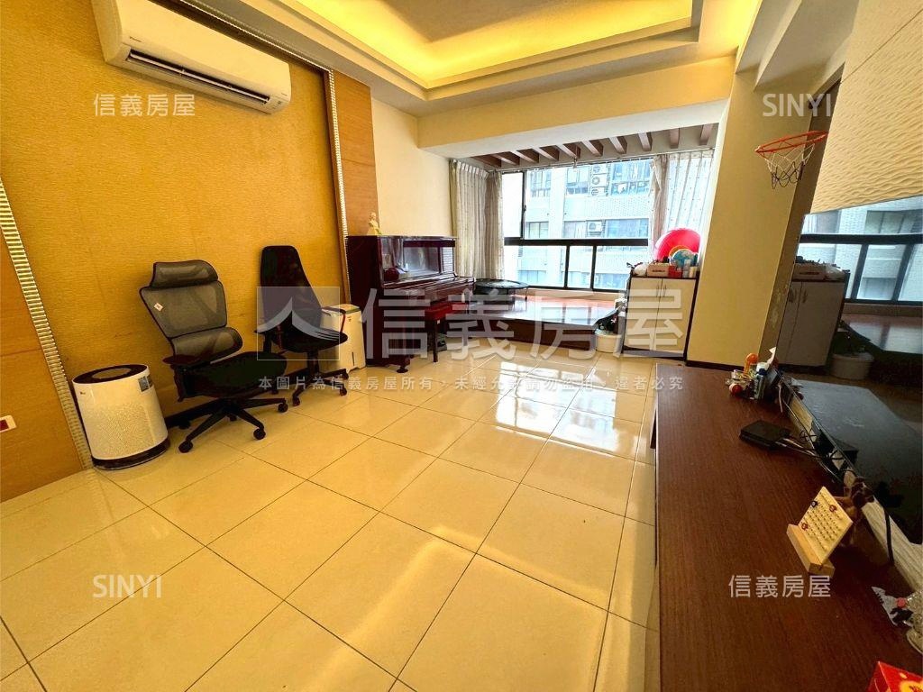 太子龍三房車位房屋室內格局與周邊環境