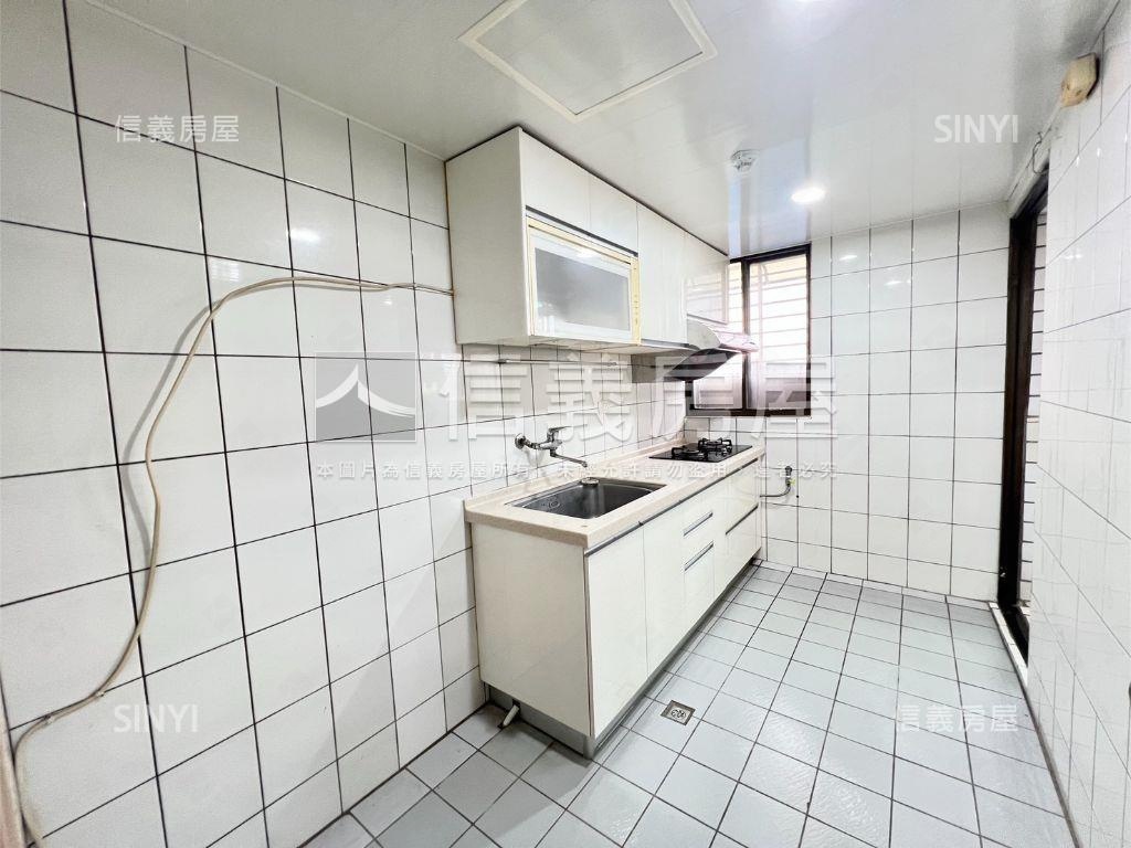 近海山站三房附車位房屋室內格局與周邊環境