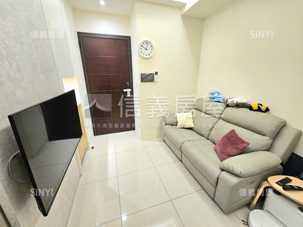 小資美妝雙面採光２房房屋室內格局與周邊環境