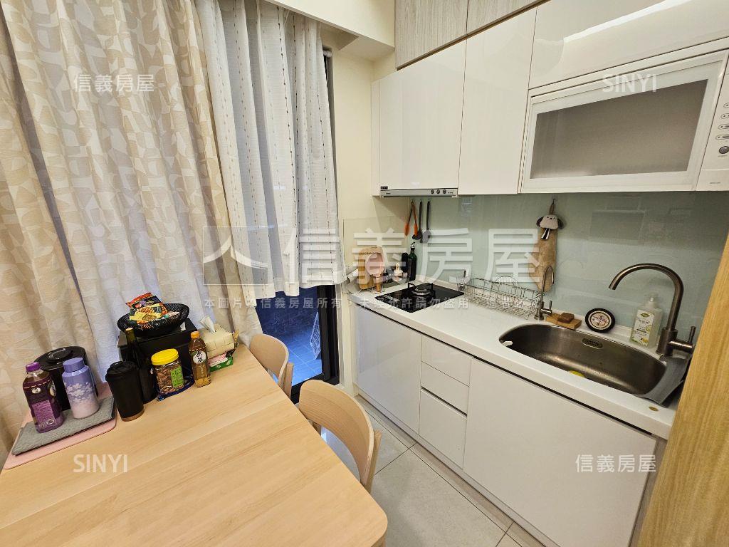 小資美妝雙面採光２房房屋室內格局與周邊環境