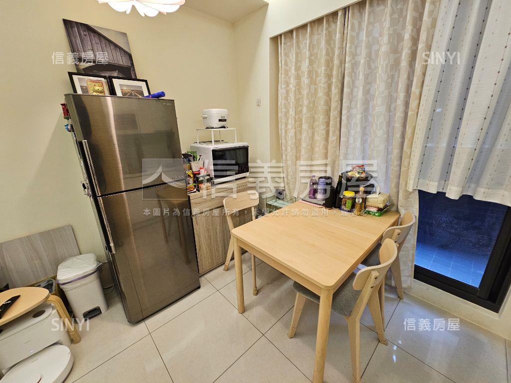 小資美妝雙面採光２房房屋室內格局與周邊環境