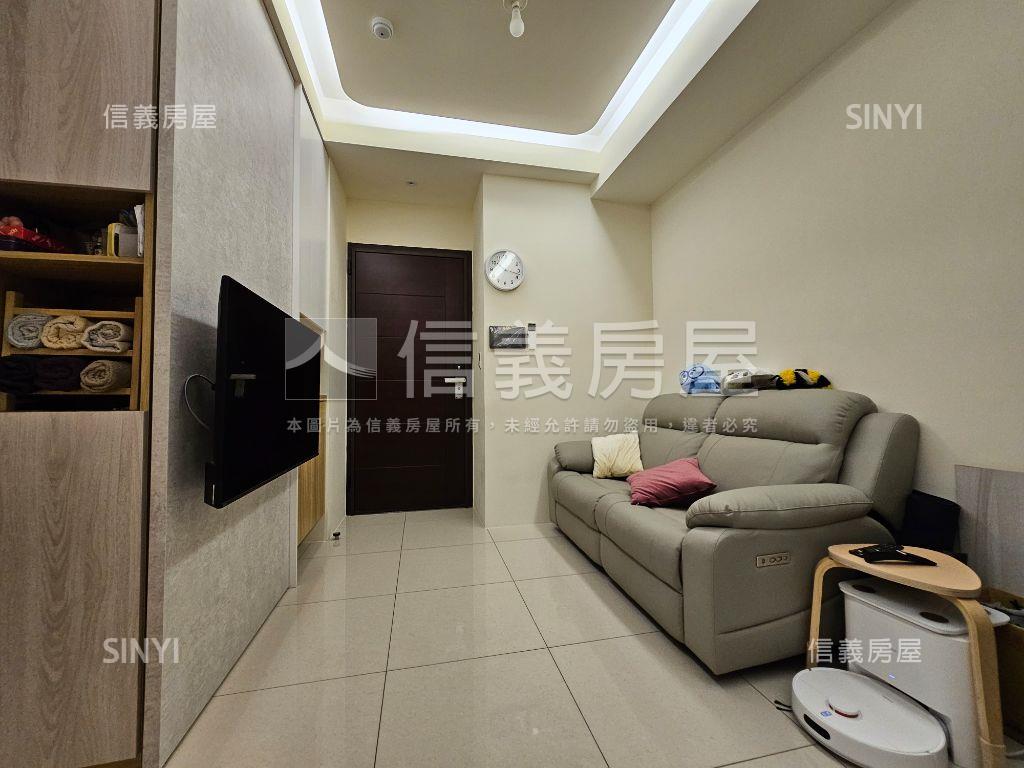 小資美妝雙面採光２房房屋室內格局與周邊環境