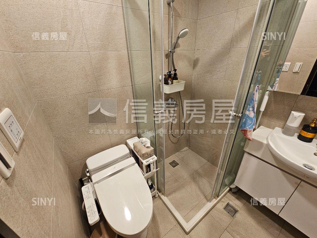 小資美妝雙面採光２房房屋室內格局與周邊環境