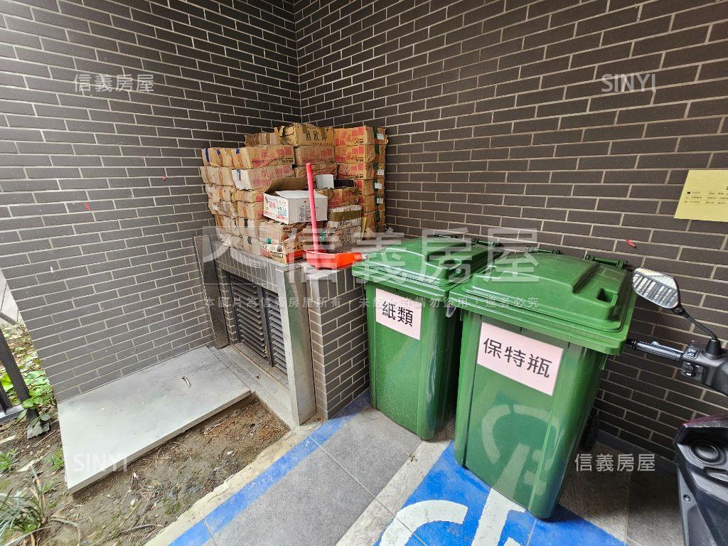 小資美妝雙面採光２房房屋室內格局與周邊環境