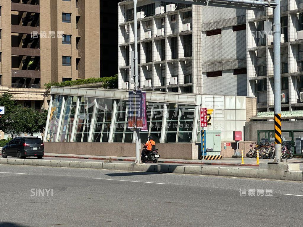 小資美妝雙面採光２房房屋室內格局與周邊環境