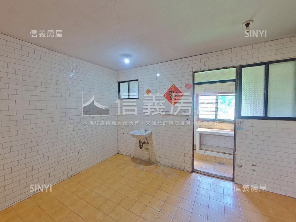 左營大路邊間透天房屋室內格局與周邊環境