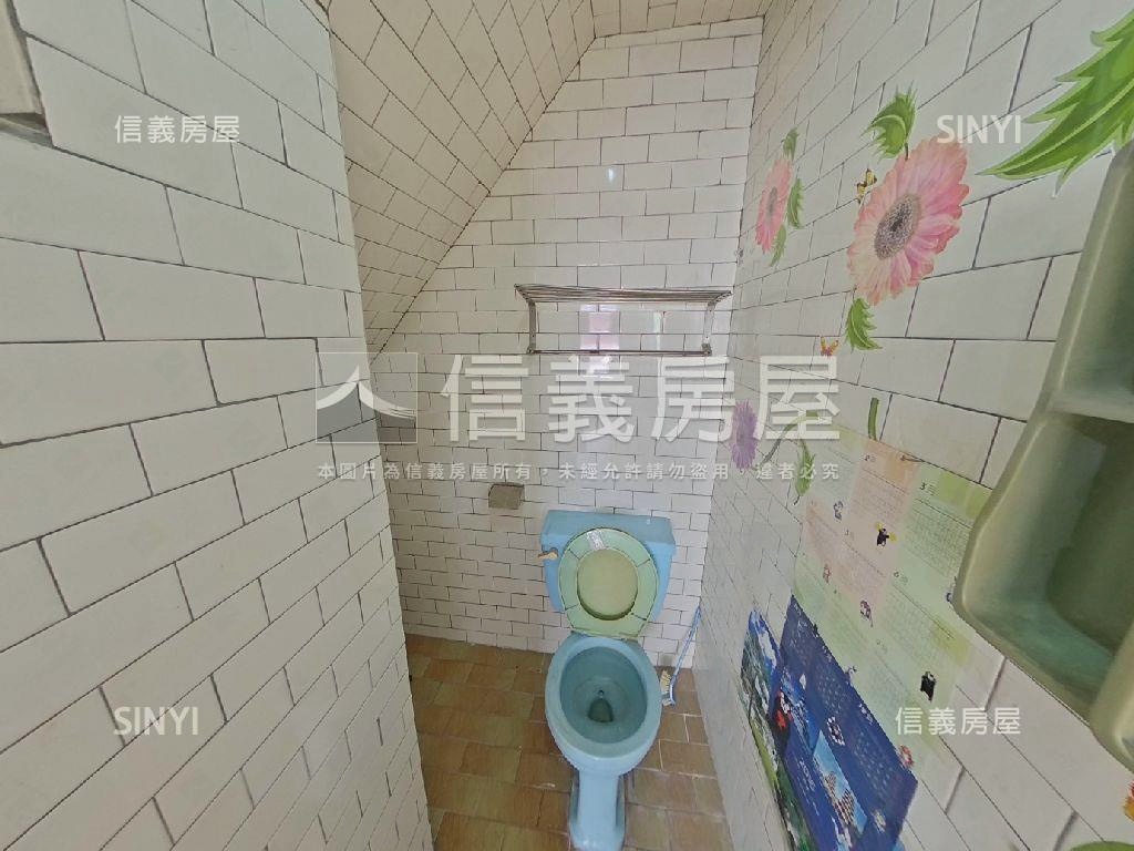 左營大路邊間透天房屋室內格局與周邊環境
