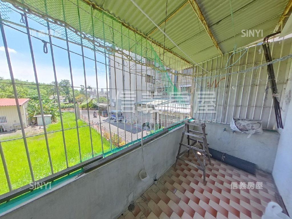 左營大路邊間透天房屋室內格局與周邊環境