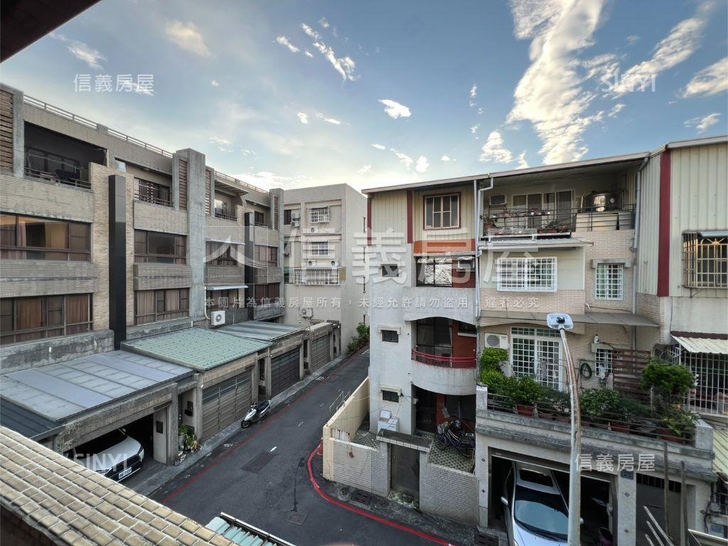 左營大路邊間透天房屋室內格局與周邊環境