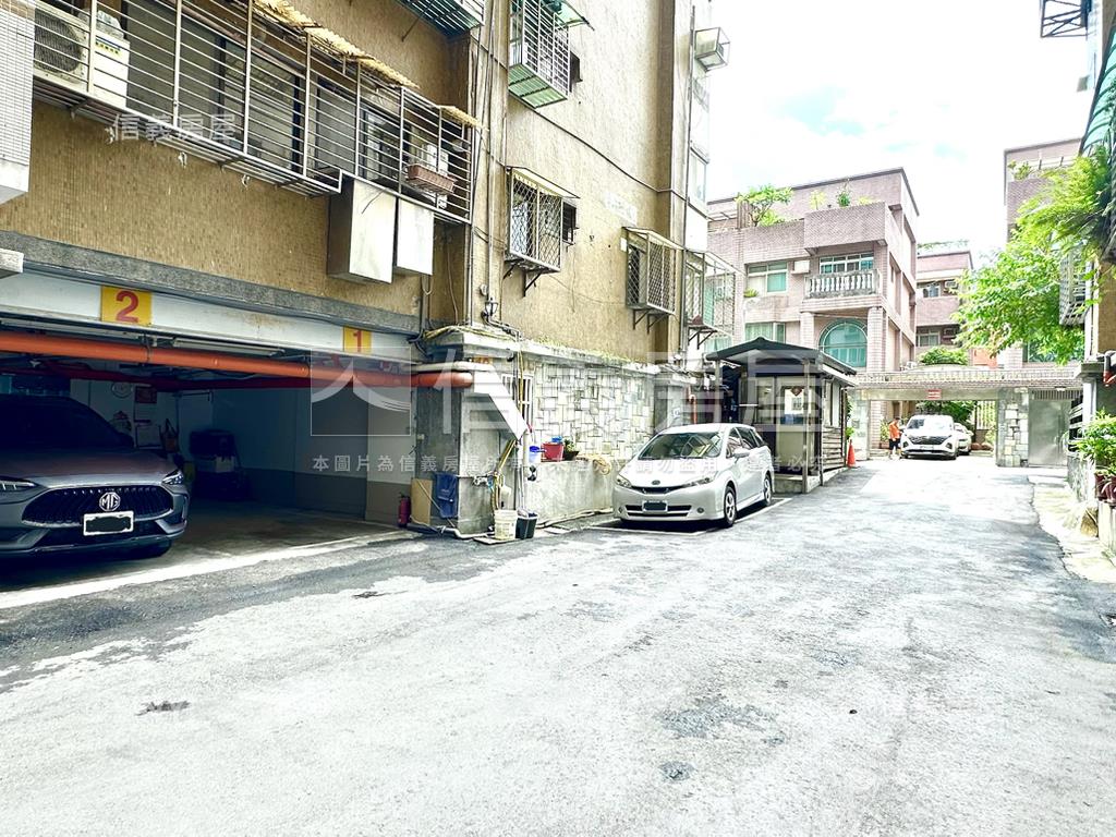 專任日光優美電梯大三房房屋室內格局與周邊環境