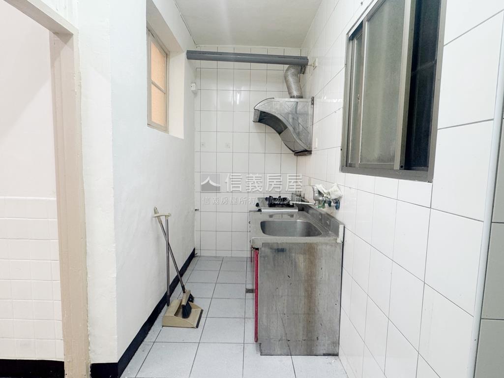 漢生東路透天房屋室內格局與周邊環境