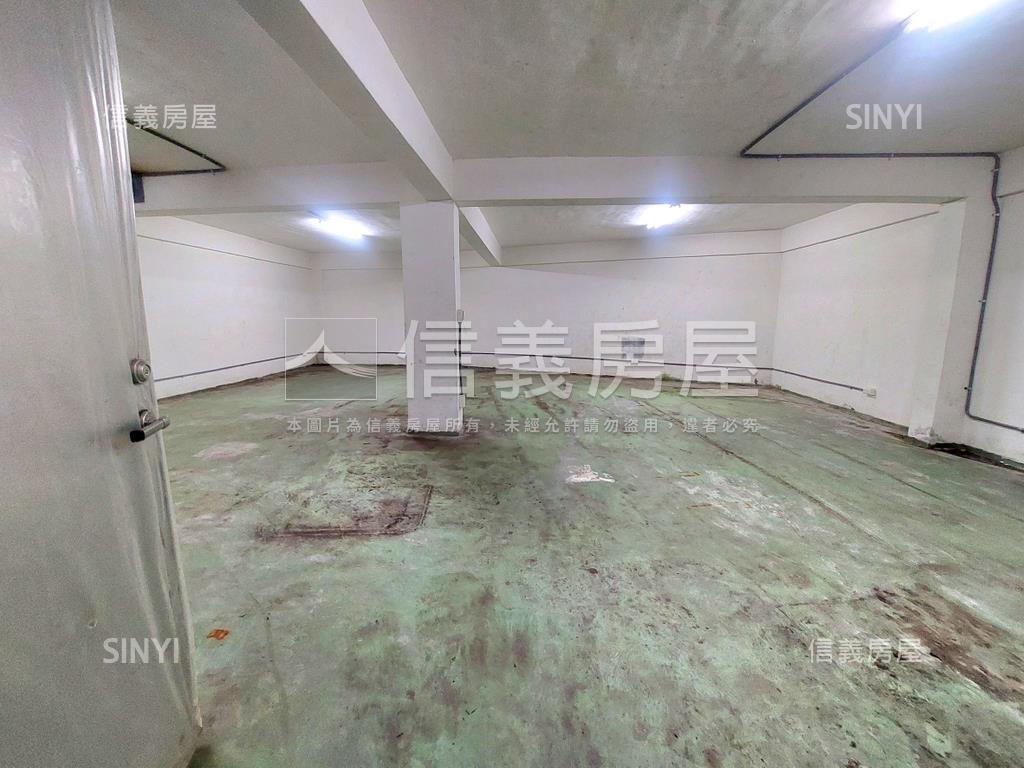 中華路面寬【三角窗店面】房屋室內格局與周邊環境