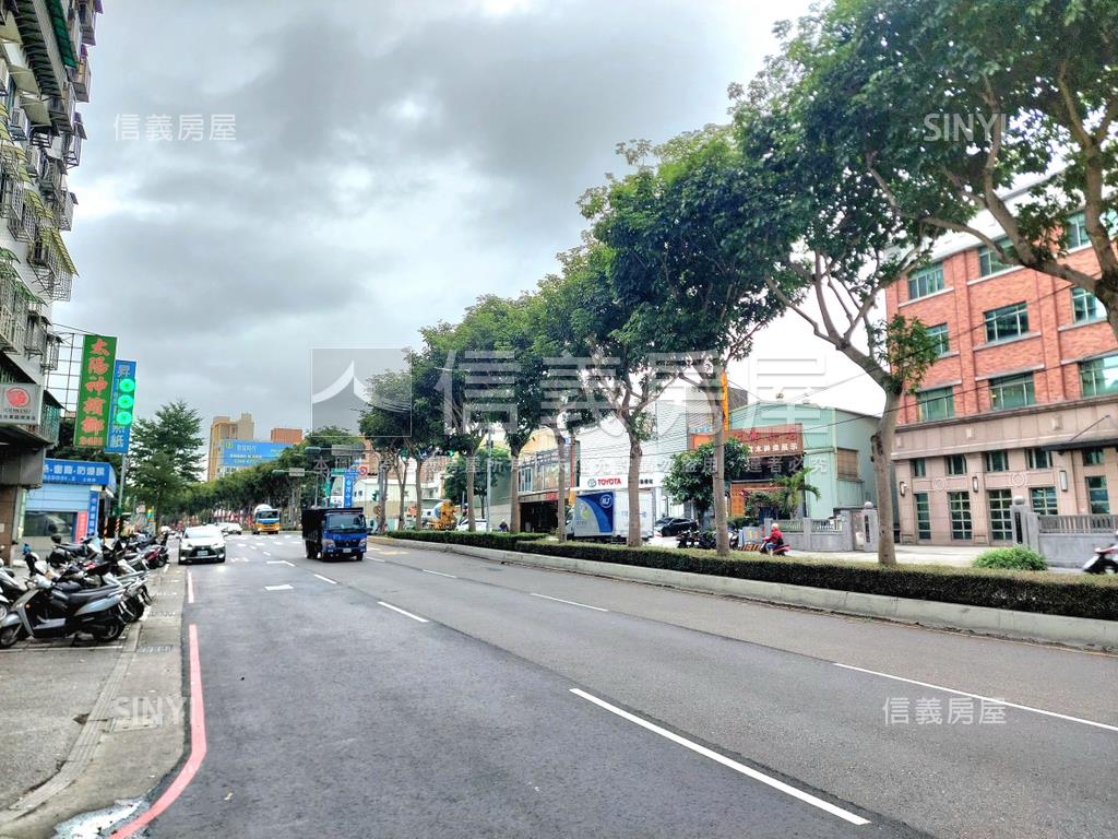 中華路面寬【三角窗店面】房屋室內格局與周邊環境