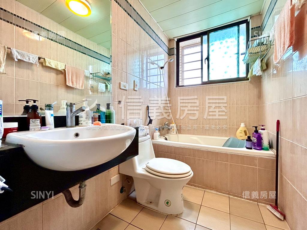 水晶鑽小資成家三房平車房屋室內格局與周邊環境