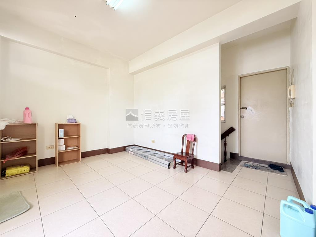 鳳翔稀有屋況佳漂亮車墅房屋室內格局與周邊環境