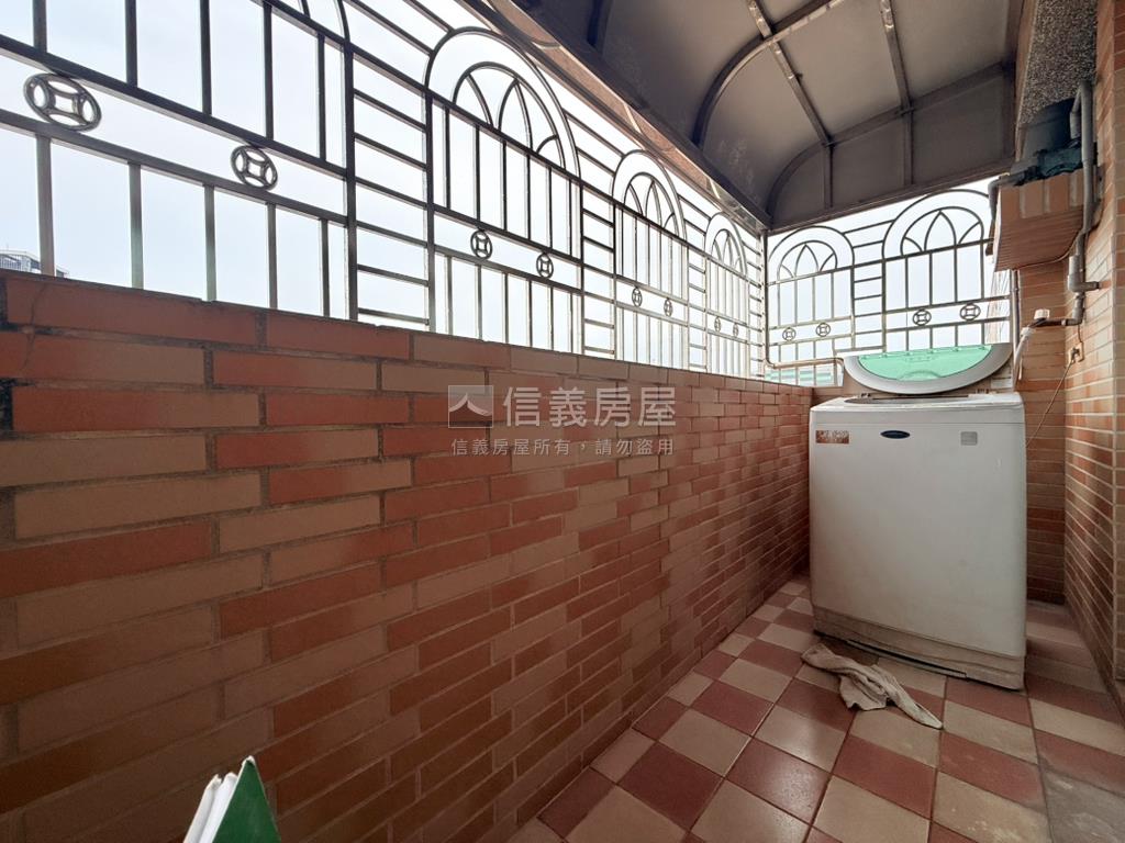 鳳翔稀有屋況佳漂亮車墅房屋室內格局與周邊環境