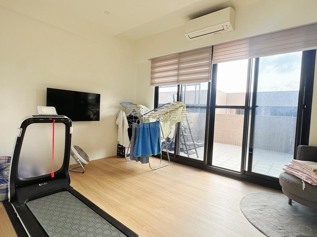 近衛武營２年新屋質感車墅房屋室內格局與周邊環境