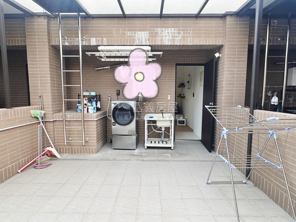 近衛武營２年新屋質感車墅房屋室內格局與周邊環境